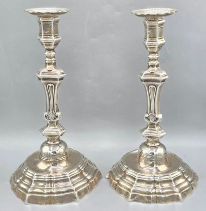 LILLE (vers 1774-1778)
Paire de flambeaux...