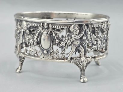 HARLEUX

Salière en argent de forme ovale,...