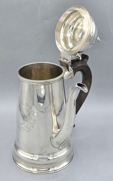 LONDRES 1706-07
Rare chocolatière en argent...