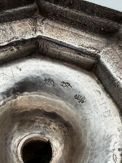 SAINT-MALO, 1718
Paire de flambeaux en argent...
