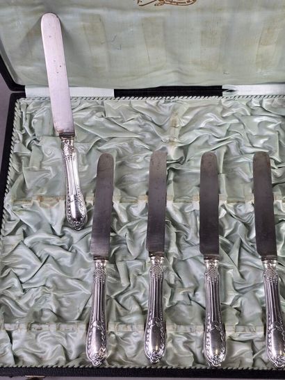 Autriche-Hongrie

Double service de couteaux...