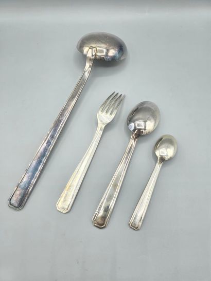 Art Deco style silver-plated cutlery set.
Includes...