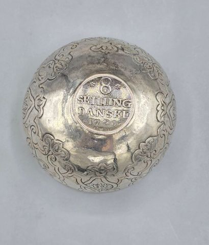 DANEMARK
Petite coupe en argent de forme...