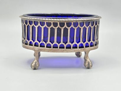PARIS, 1784-1789(?)
Saleron de forme oblongue...