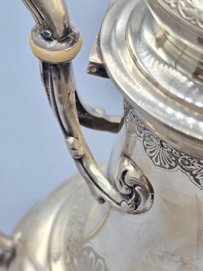 GAVARD (?)
Verseuse/cafetière en argent de...