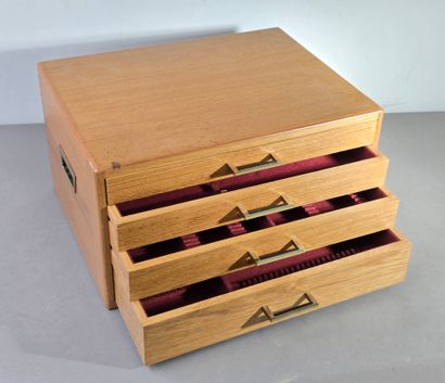 Natural wood 4-drawer chest.
H:23 cm, width:...