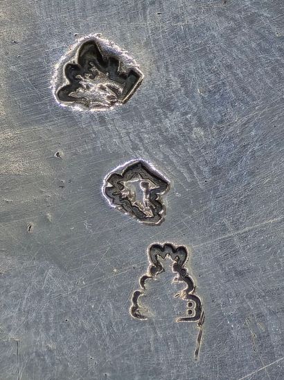 PARIS 1752
Écuelle couverte en argent dotée...
