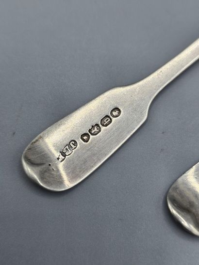ANGLETERRE
Suite de deux louchettes en argent...