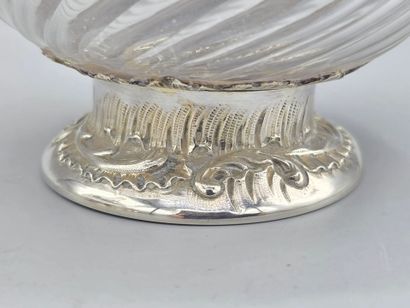 Paire de carafes en verre de forme balustre,...