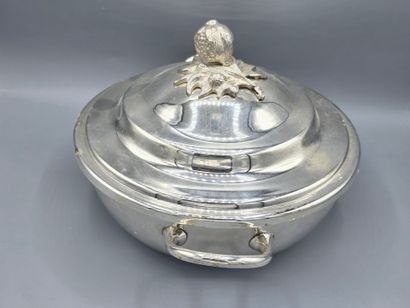 Silver-plated covered tureen with flat bottom....