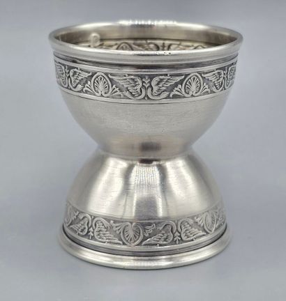 Coquetier en argent de style Empire de modèle...