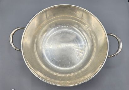 Silver-plated covered tureen with flat bottom....