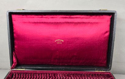 Grand coffret de ménagère avec dessus cuir...