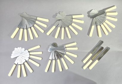 Francis GREAVES and SONS
Set of 43 knives...