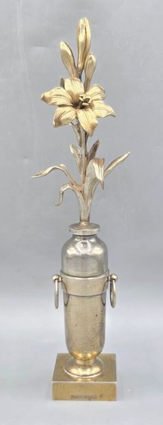 FROMENT-MEURICE 
Vase en forme d'amphore...