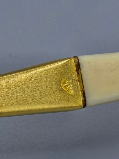QUEILLE pour BIENNAIS. 
Cuillère à panade...