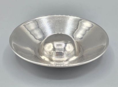 DOUTRE ROUSSEL.

Taste-vin en argent, modèle...