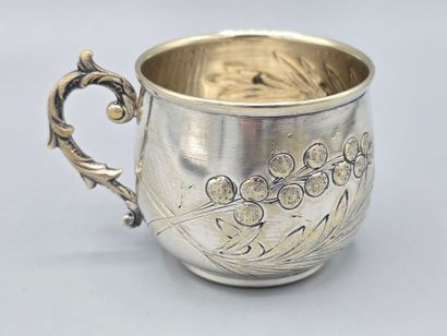 CASTEL.

Tasse et sa soucoupe en métal argenté...