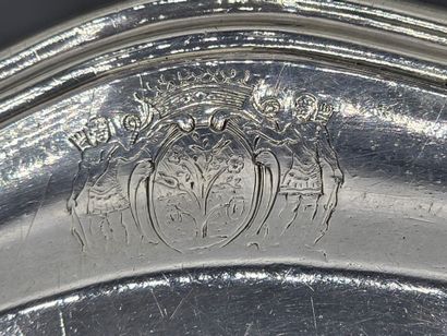 PARIS 1737
Plat circulaire en argent de modèle...