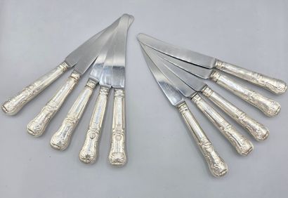 Service de 10 couteaux de table aux manches...