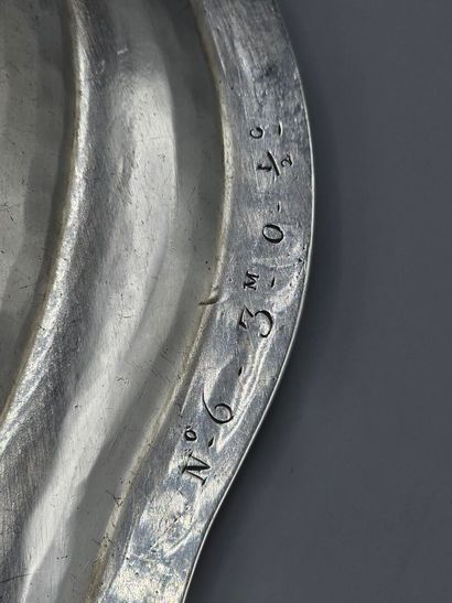 LENHENDRICK / PARIS 1763

Plat rond en argent...