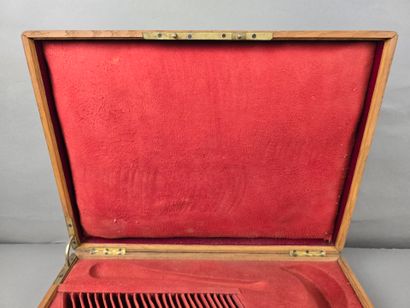 Coffret de ménagère en bois à poignée laiton...