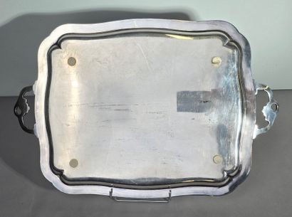 Rectangular top in a filets contour design.
Handles...