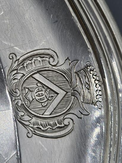 PARIS 1767 
Plat rond / Assiette en argent...