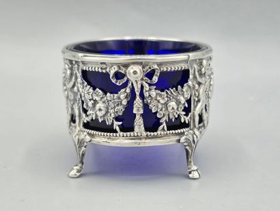 HARLEUX

Salière en argent de forme ovale,...