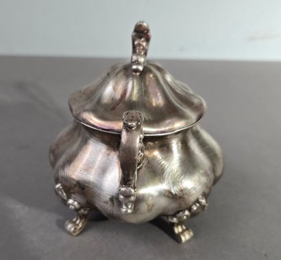 Sucrier couvert en argent de forme coloquinte.
Comprend...