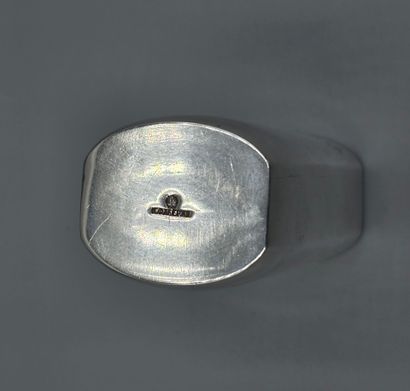 FABERGE style de
Petite coupe/ pot de table...