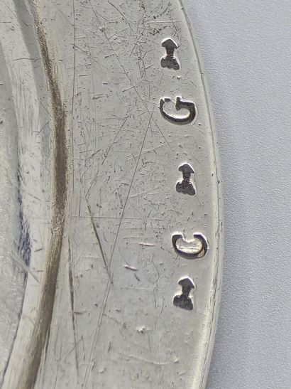 Paris 1761.

Plat en argent d'époque Louis...
