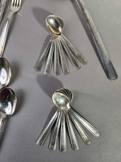 Art Deco style silver-plated cutlery set.
Includes...