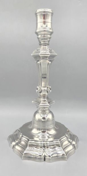 MONTPELLIER, 1766
Flambeau en argent.
Binet...