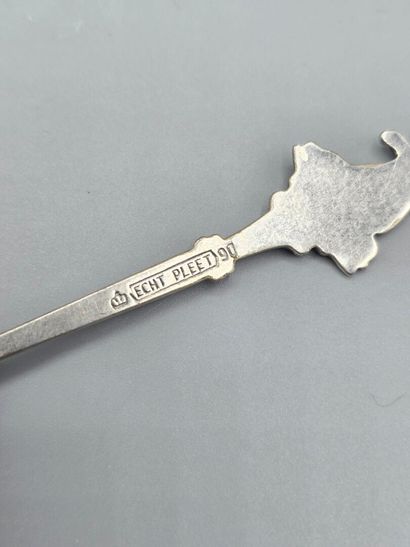 Set of 3 silver-plated metal spoons.
Spatulas...