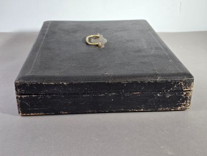 Coffret de ménagère, à poignées en laiton...