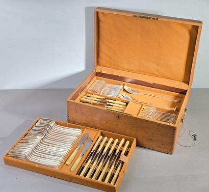 SAGLIER (frères & Cie)
Importante ménagère...