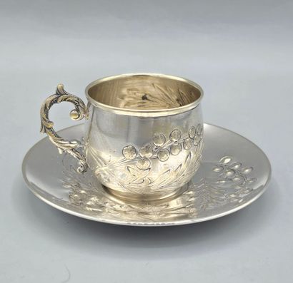 CASTEL.

Tasse et sa soucoupe en métal argenté...