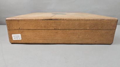 Coffret de ménagère en bois à poignée laiton...