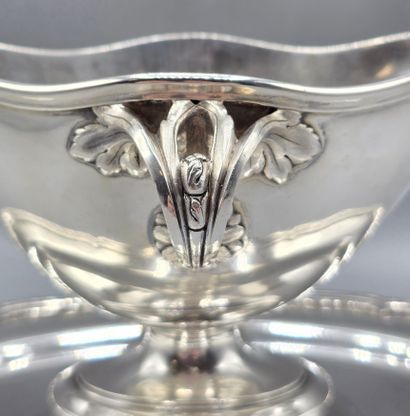 CHRISTOFLE
Saucière en métal argenté reposant...