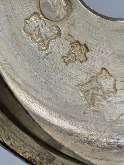 Paris 1773
Rare chocolatière en argent reposant...