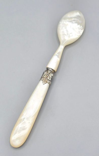 Cuillère à bouillie au manche et cuilleron...