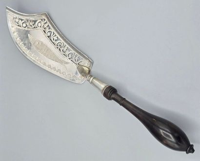 PARIS 1819-38
Grande pelle à poisson en argent....