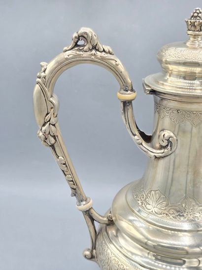 GAVARD (?)
Verseuse/cafetière en argent de...