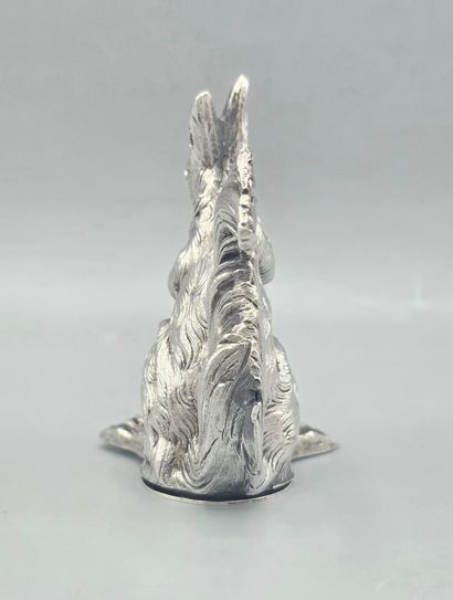 Salière en argent fondu figurant un écureuil...