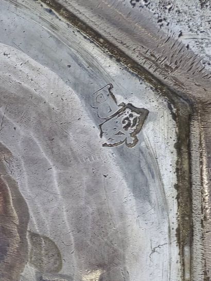 Deux flambeaux formant paire en argent du...