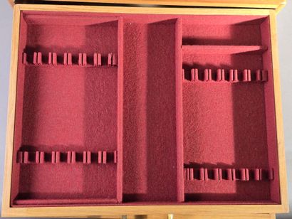 Natural wood 4-drawer chest.
H:23 cm, width:...