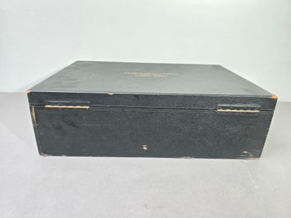 Coffret de ménagère complet de ses 3 plateaux...