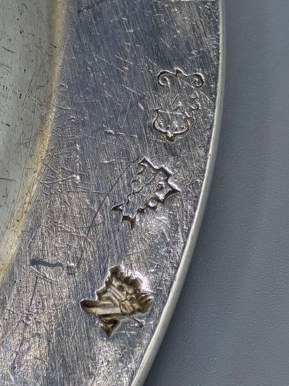 LENHENDRICK / PARIS 1763

Plat rond en argent...