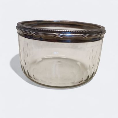 Petite coupe en cristal taille.
Monture en...